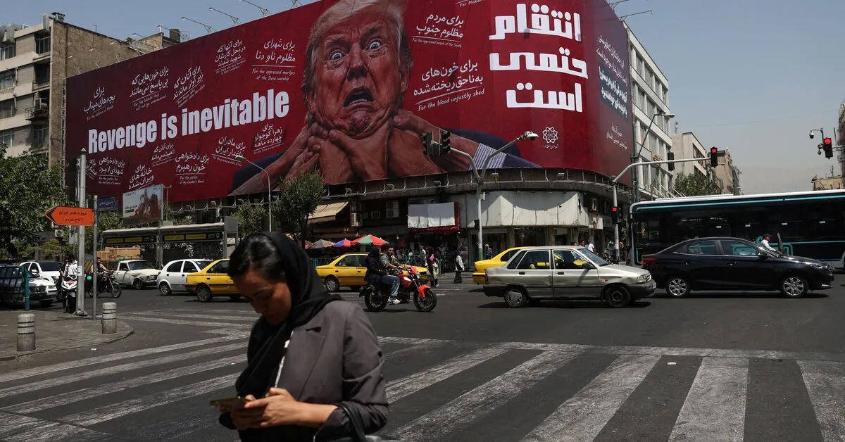 Trump Reports 'Good' Iran Talks, Reiterates Threat to Strike Targets