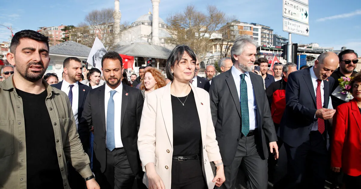 Turkey Detains Istanbul District Mayor in Expanding Crackdown