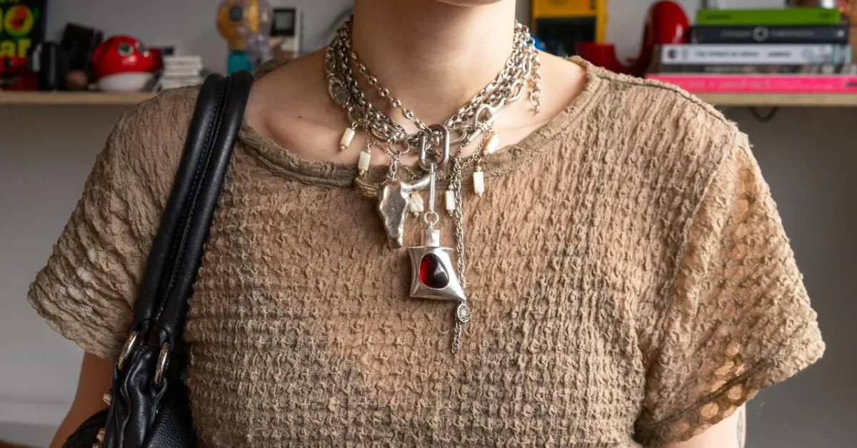 This Weird Necklace Hides a USB Drive and Custom Animations