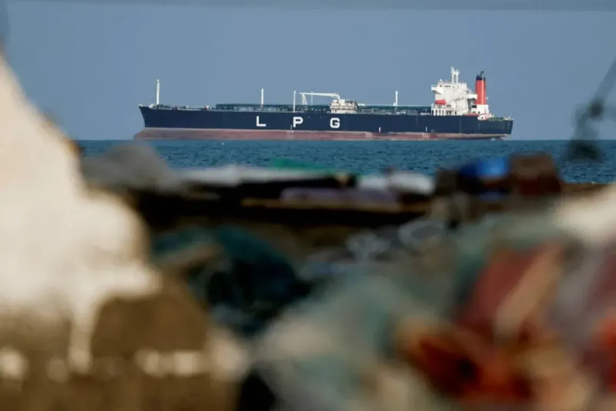 Iran and Oman Reach Strait of Hormuz Navigation Accord Amid US Assertions