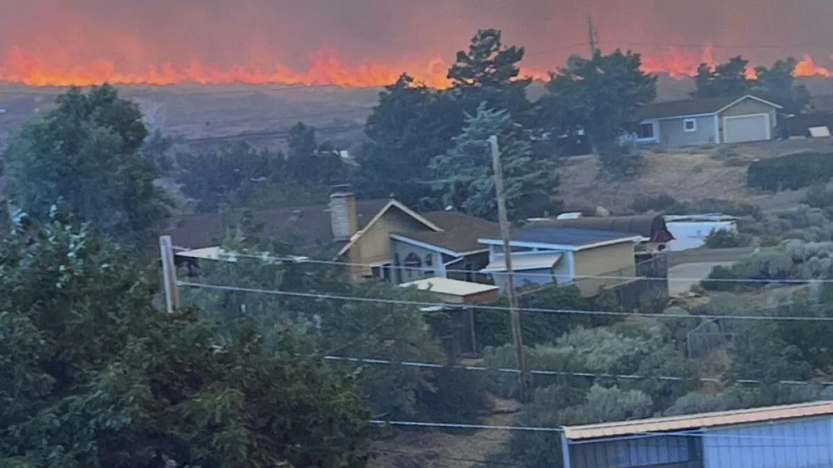 Hawk Fire Forces Thousands to Evacuate Near Reno as Blaze Grows