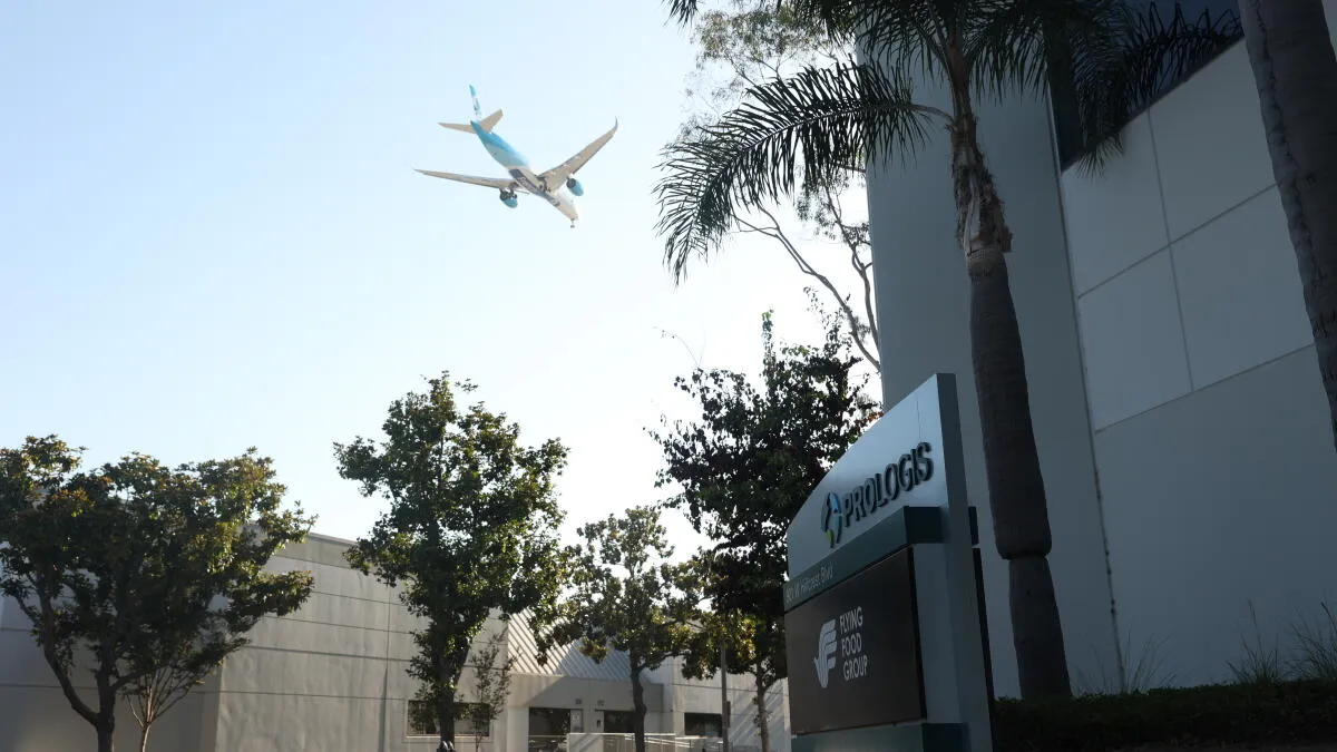In-Flight Meal Provider for LAX Faces Scrutiny Over Unsanitary Conditions