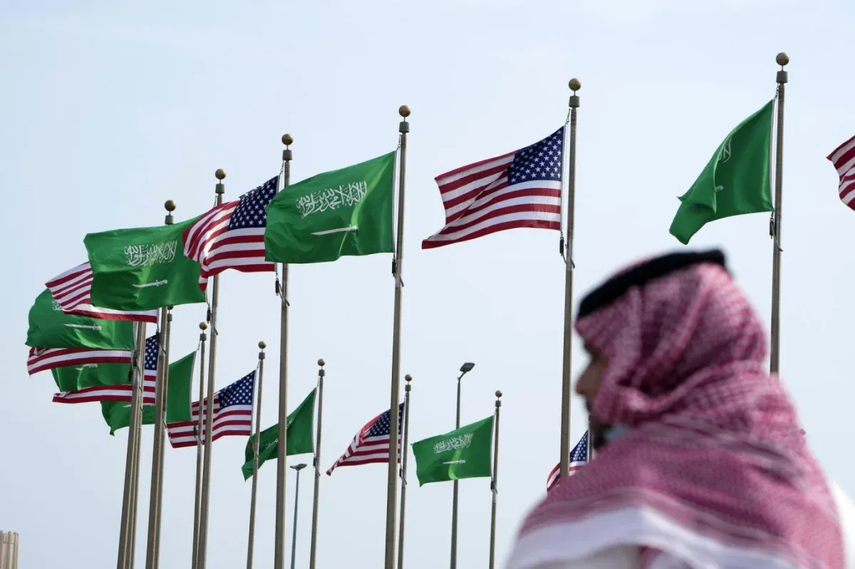 Saudi Arabia Faces Increased Pressure from Houthi Attacks, Potential for Israel Ties