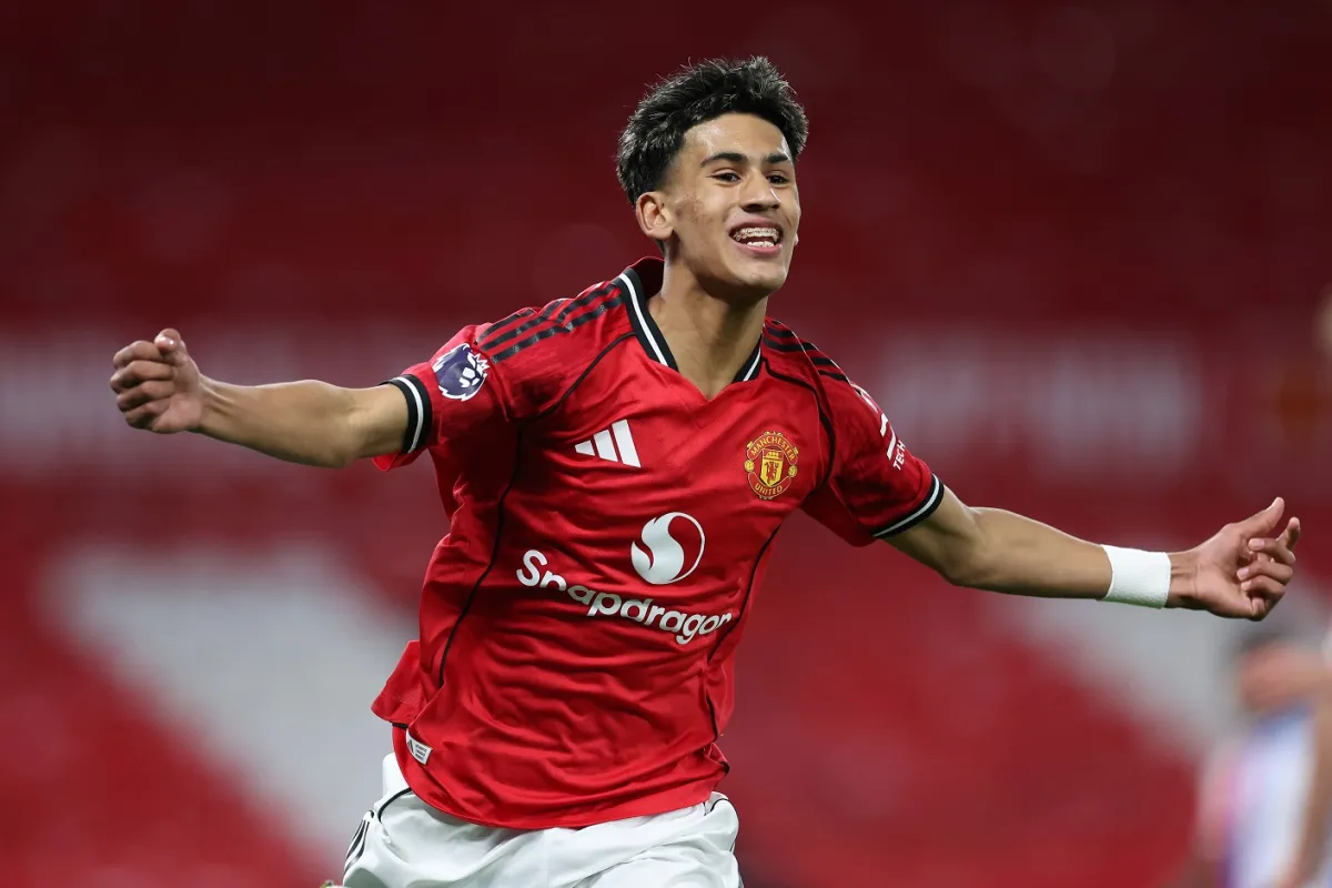 Neville & Keane Criticize 15-Year-Old United Prospect's Transfer Request