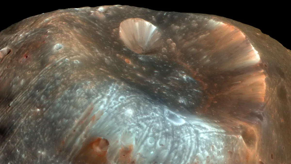 Mars Moon Mystery: Giant Crater Could Reveal Phobos' Origin