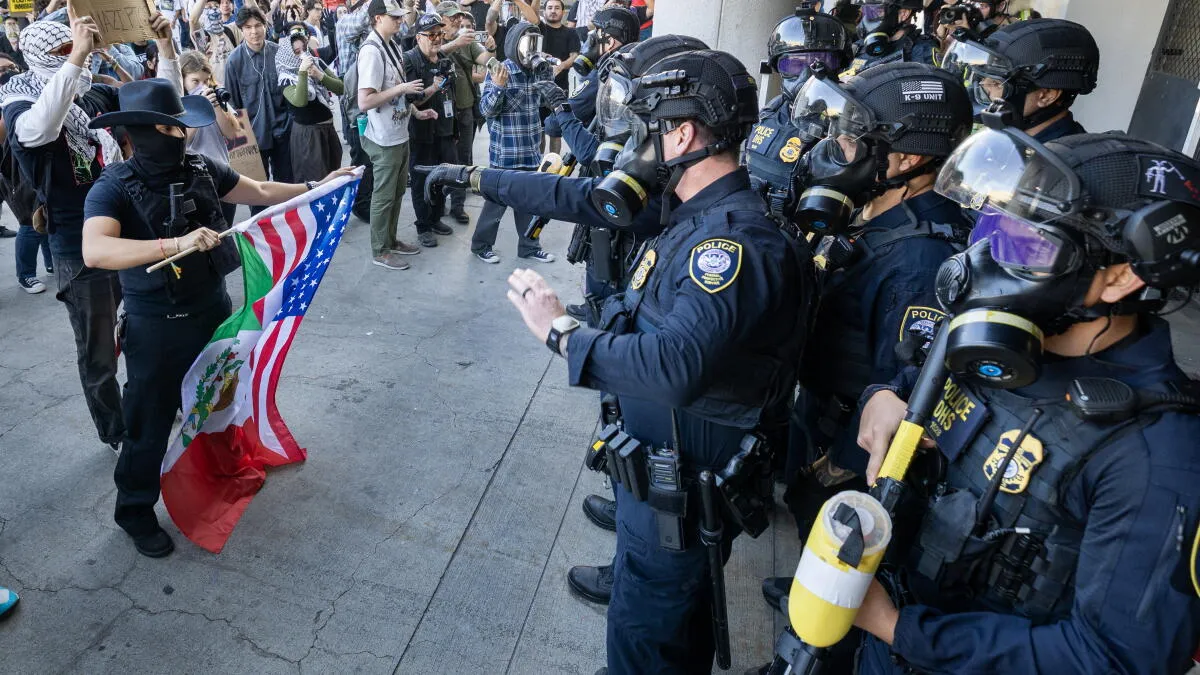 Newsom Vetoes Bills Blocking Federal Immigration Agents from State Jobs