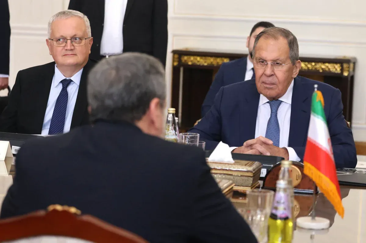 Lavrov in Tehran to Mediate Iran-US Conflict Amid Gulf Concerns