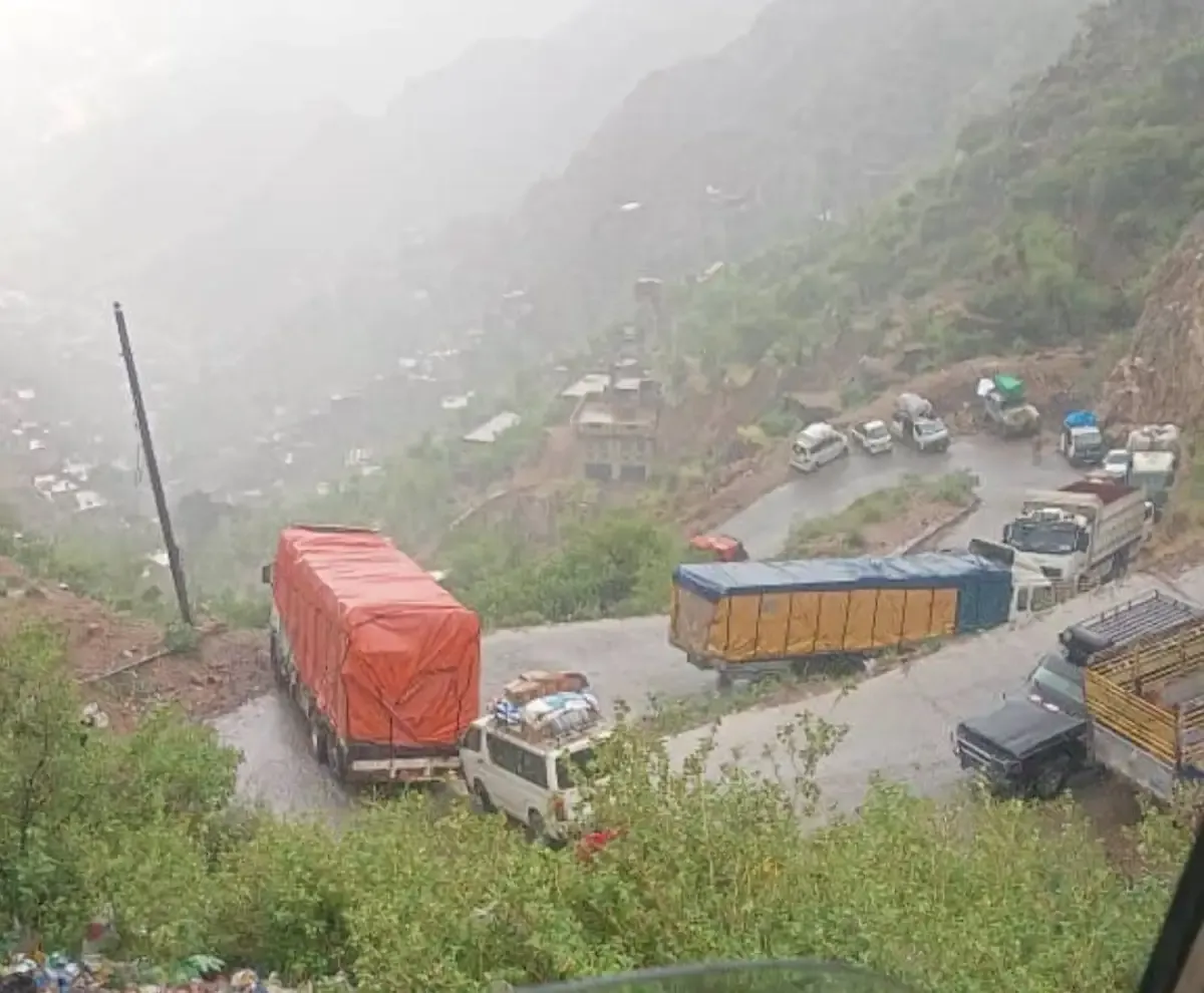 Yemen's Roads Become Battlegrounds: Houthi Tactics Inflict Civilian Hardship